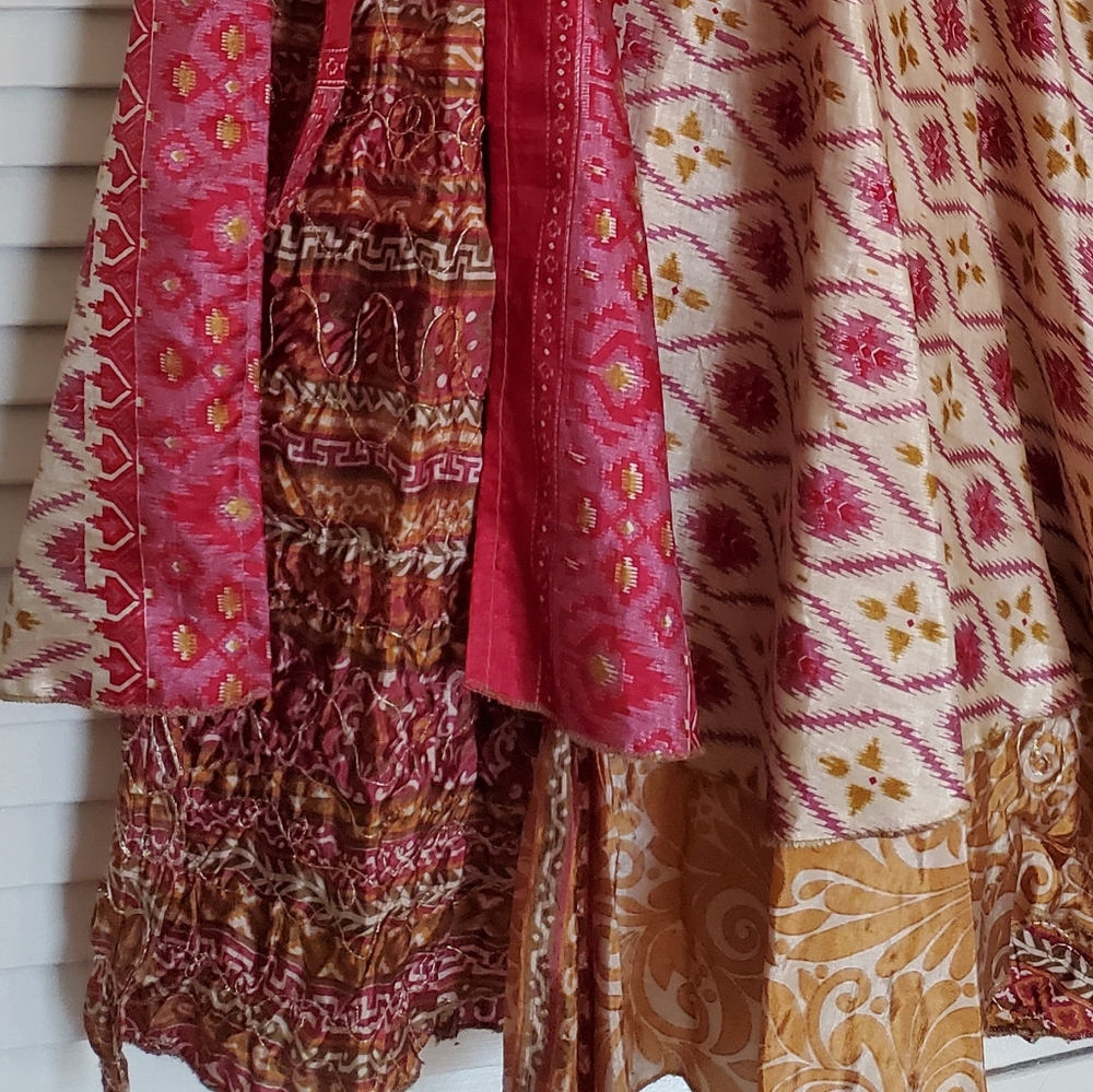 Reversible gold and burgundy wrap